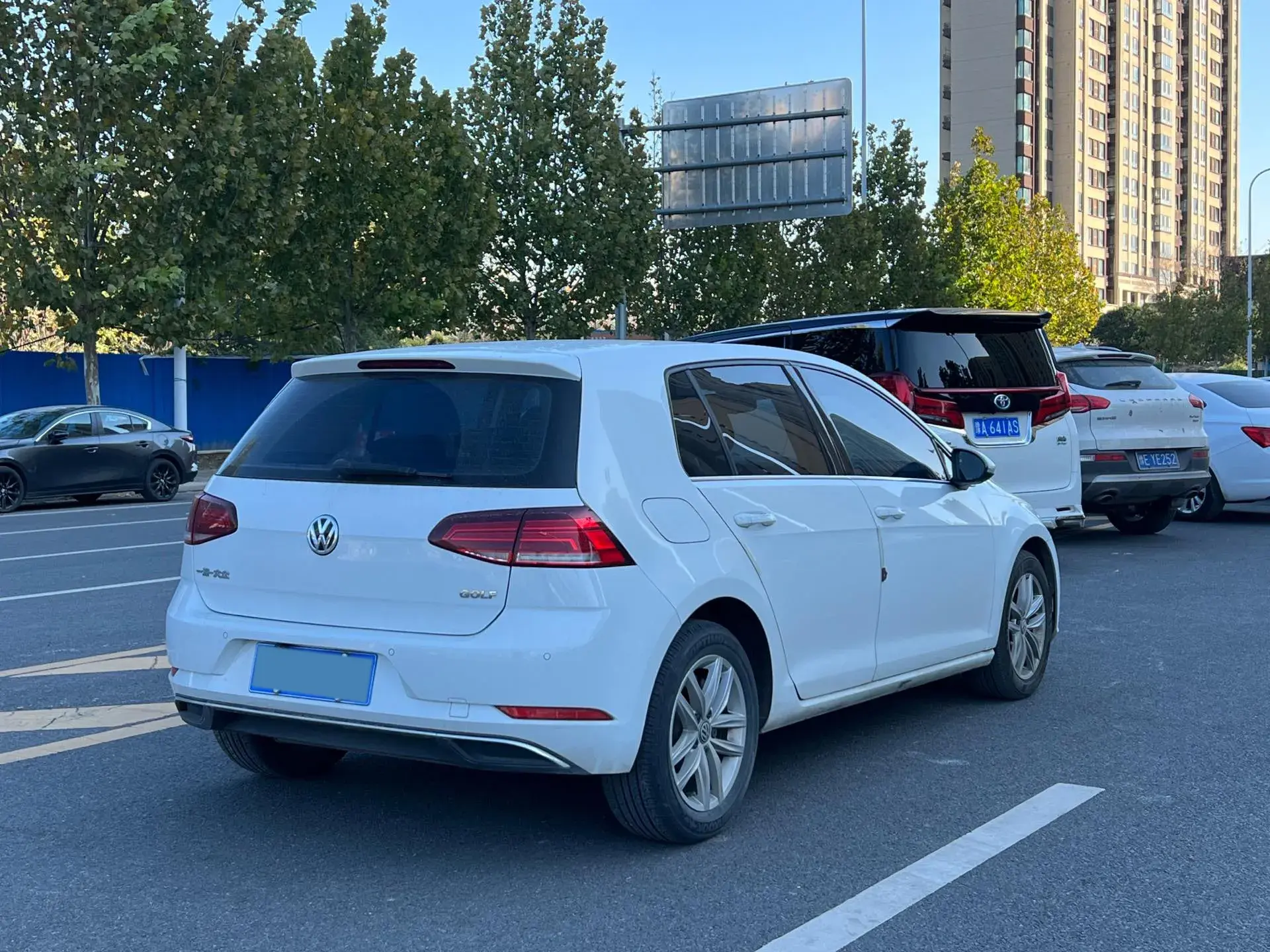 2018 VOLKSWAGEN GOLF thumbnail 4