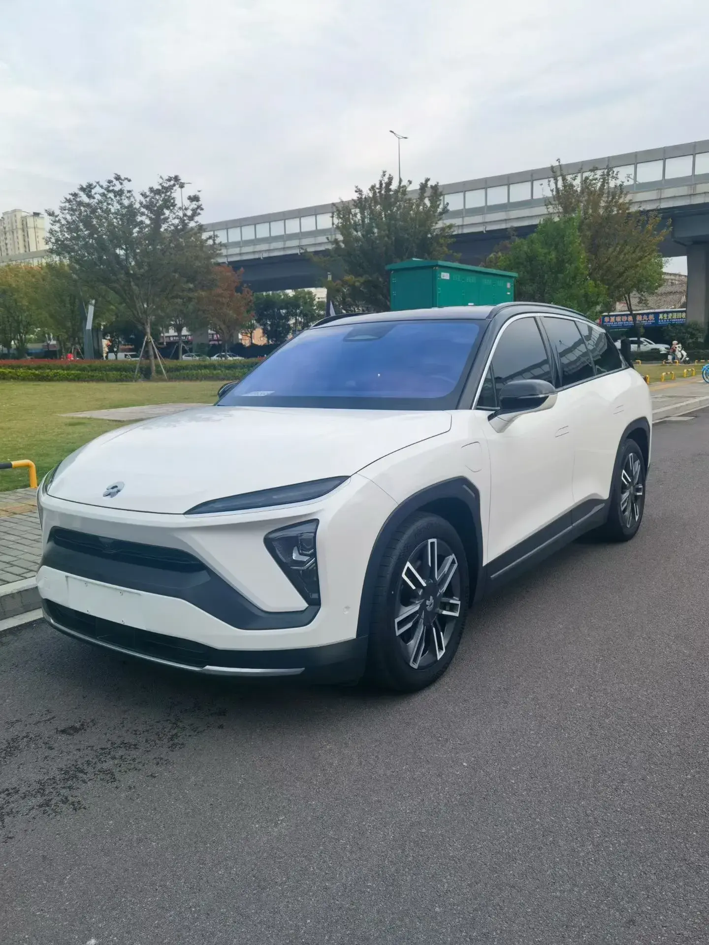 2020 NIO ES6 view 1
