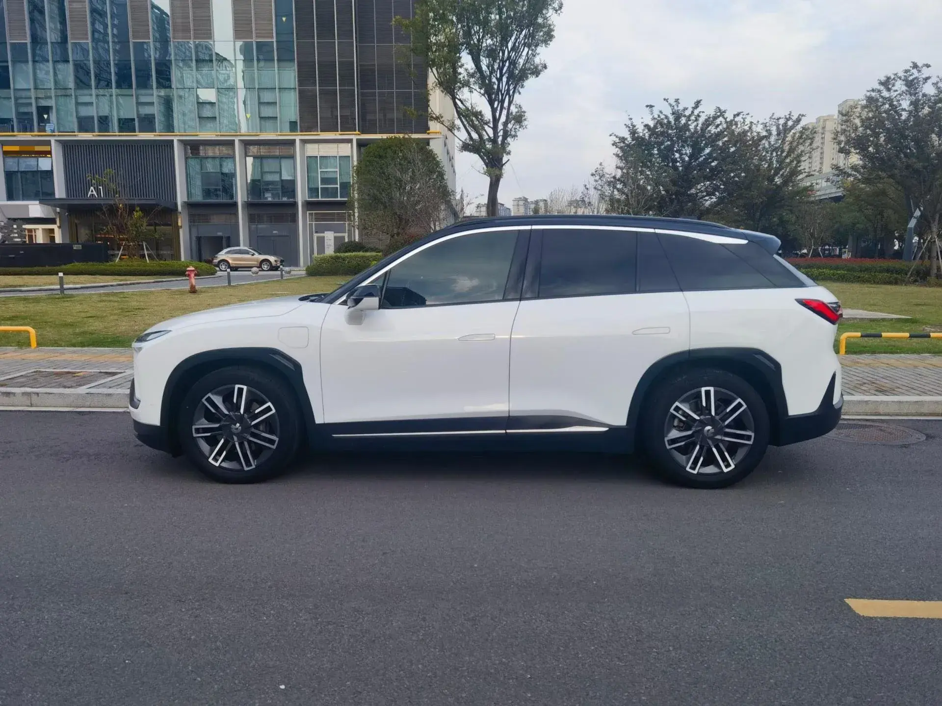 2020 NIO ES6 thumbnail 4