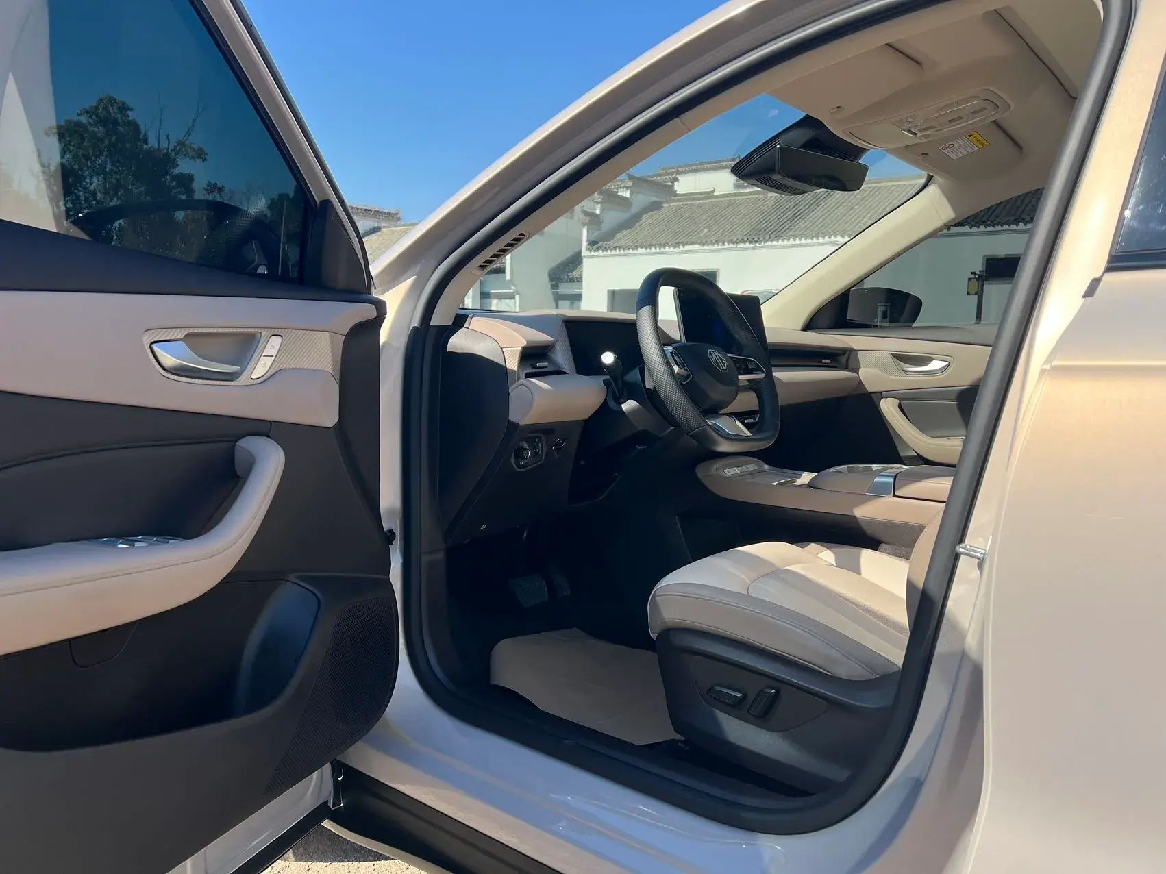 2025 MG MG thumbnail 4