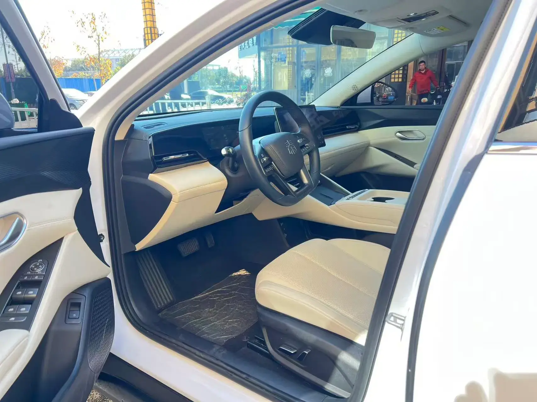 2025 BYD QINL thumbnail 3