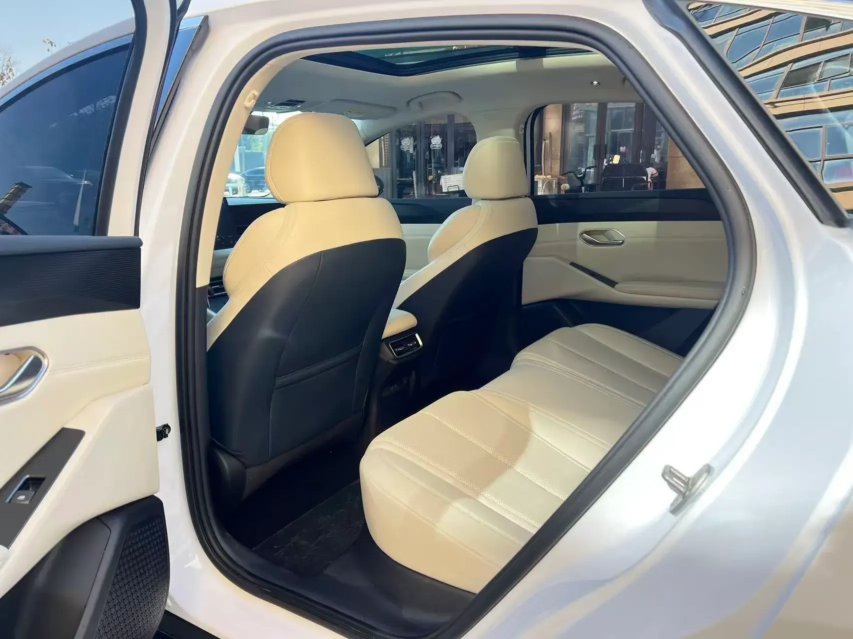 2025 BYD QINL thumbnail 4