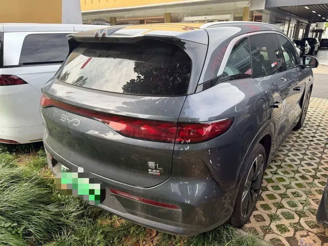 2025 BYD TANGL thumbnail 3