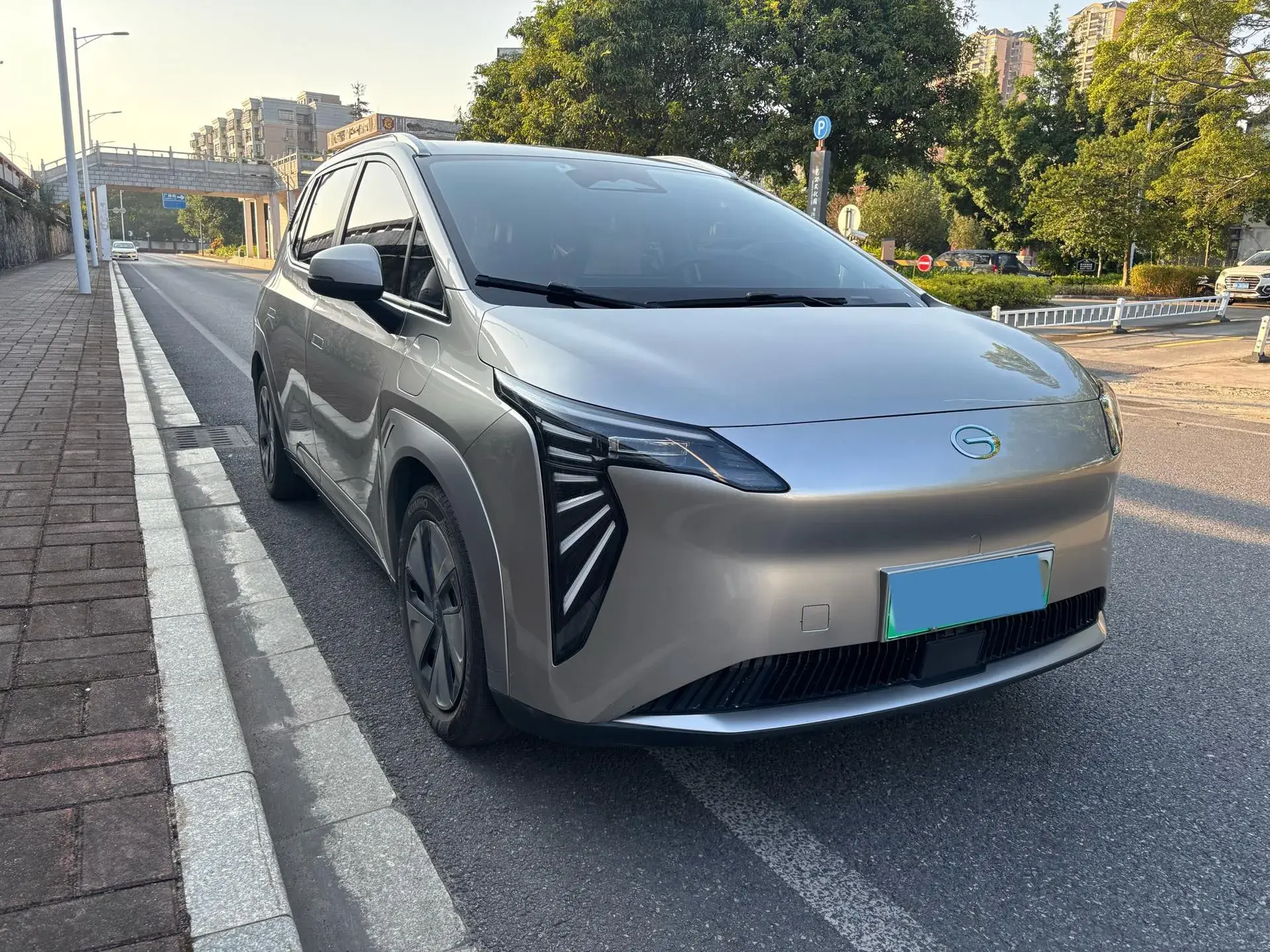 2023 AION Y thumbnail 3