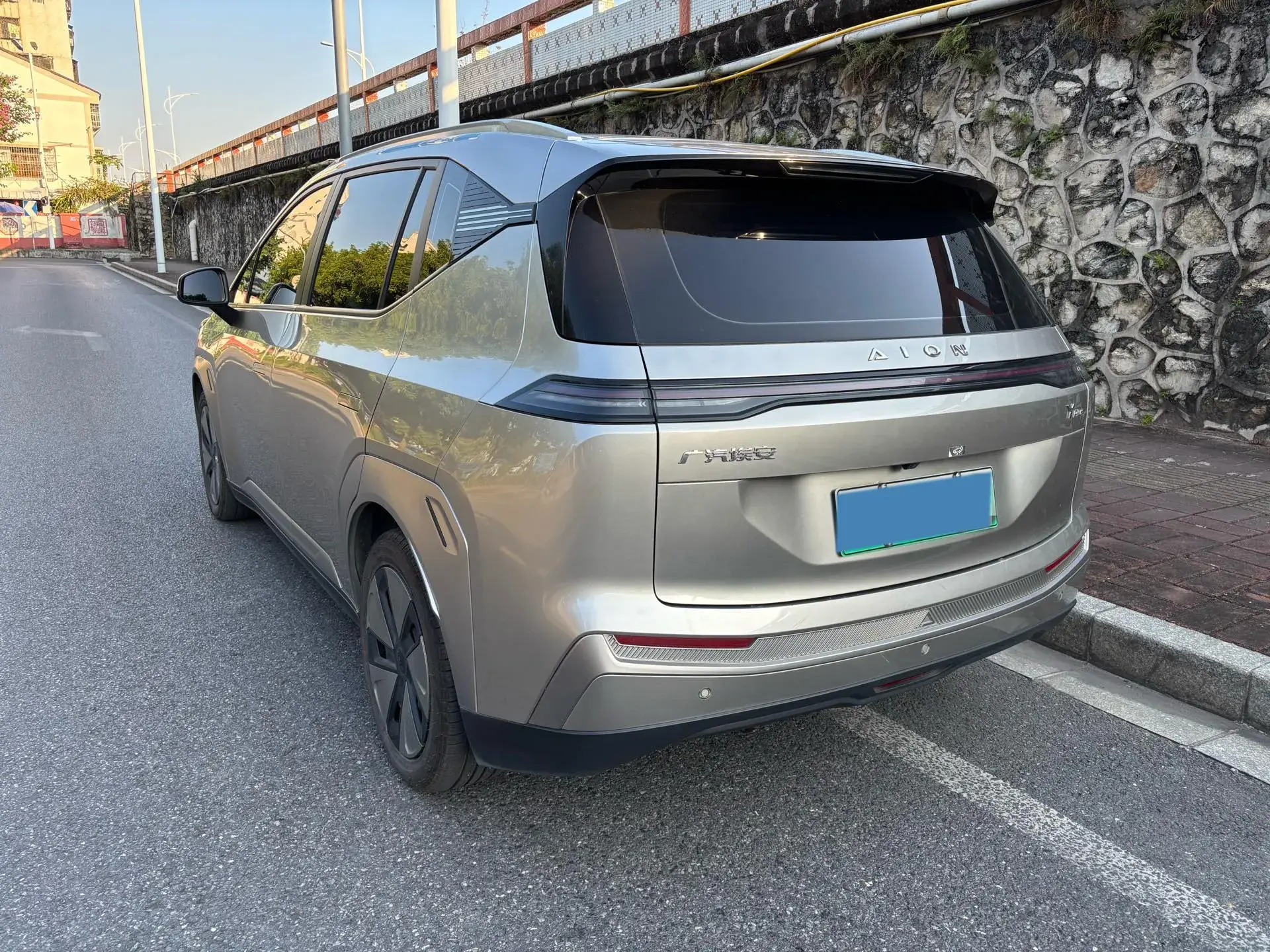 2023 AION Y thumbnail 4