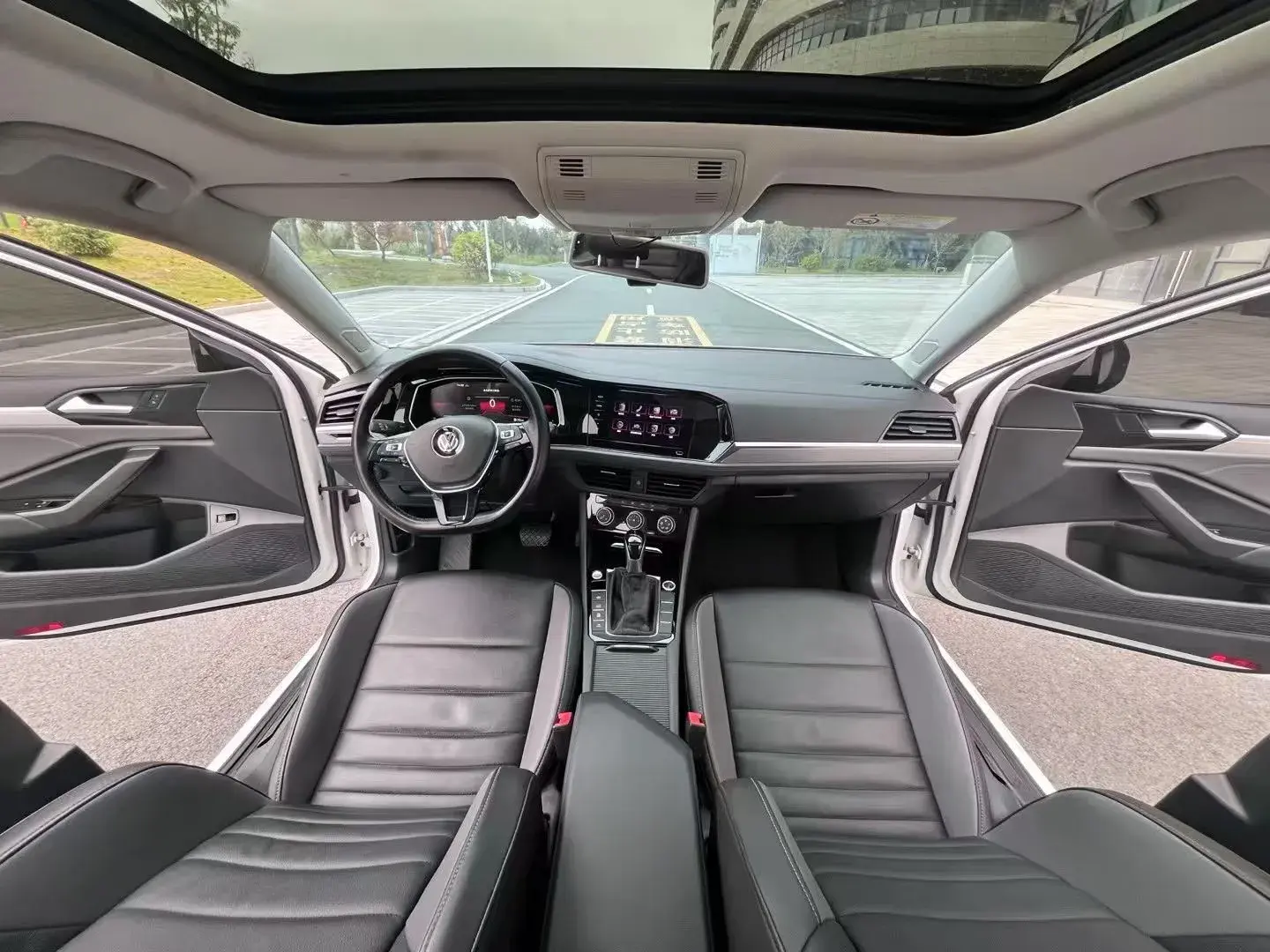 2021 VOLKSWAGEN SAGITAR thumbnail 4