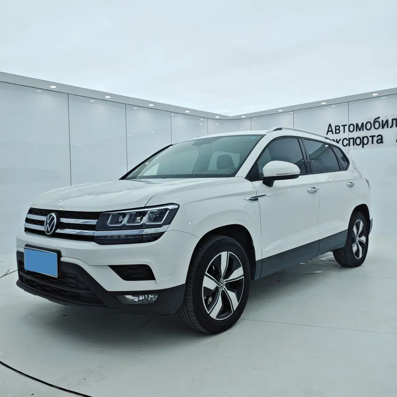 2021 VOLKSWAGEN THARU view 1