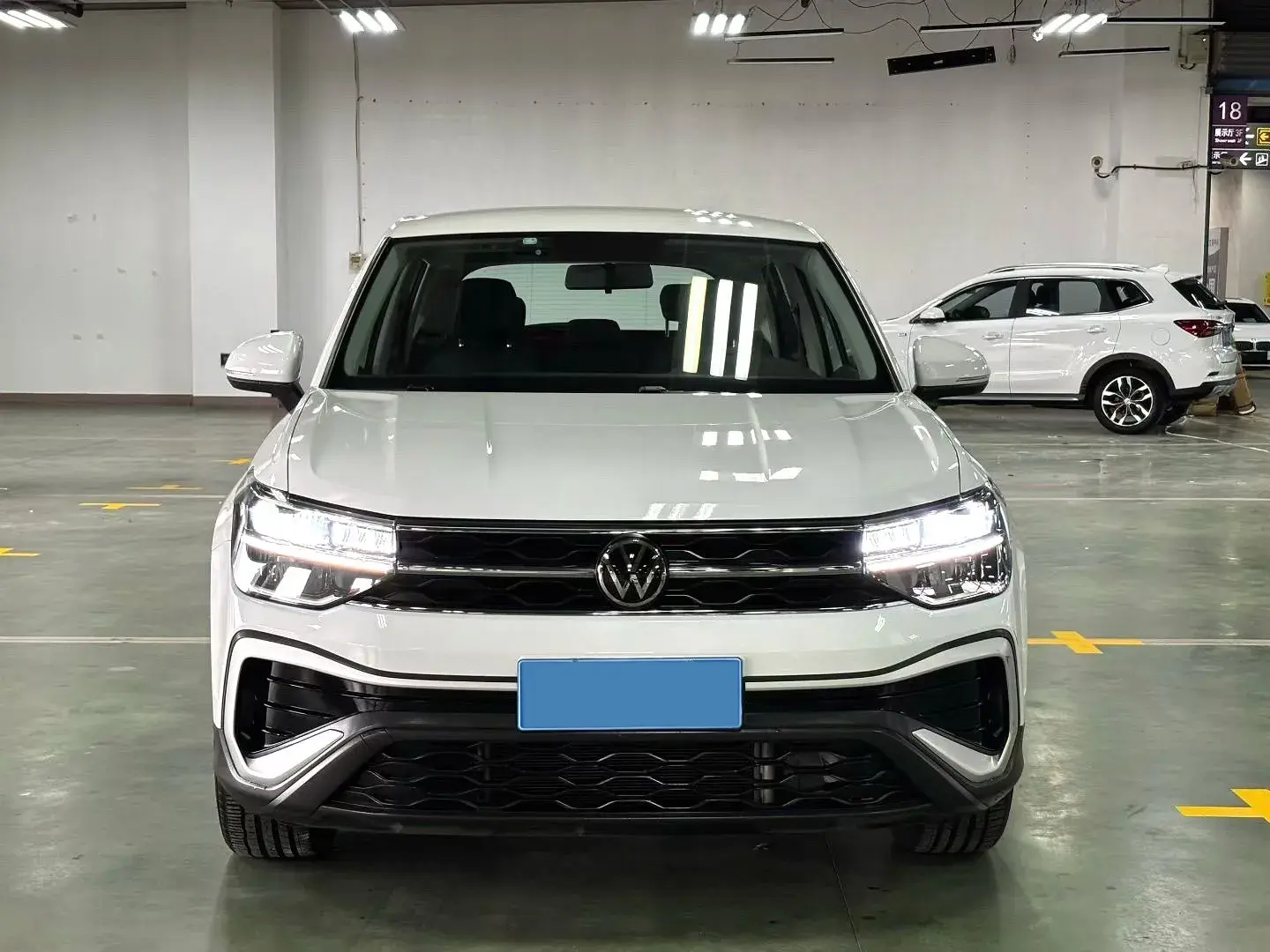 2023 VOLKSWAGEN THARU thumbnail 2