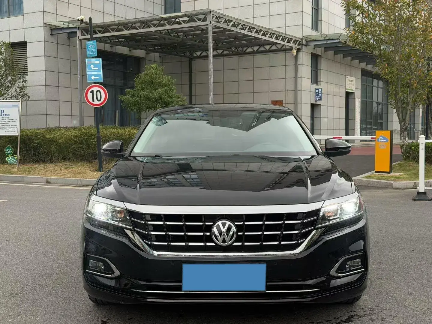 2019 VOLKSWAGEN PASSAT thumbnail 2