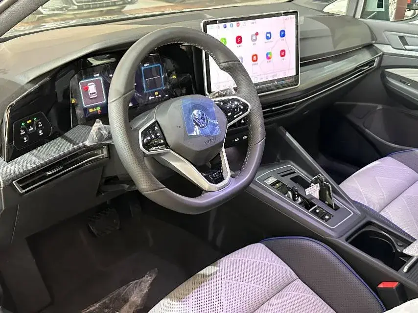 2025 VOLKSWAGEN GOLF thumbnail 3