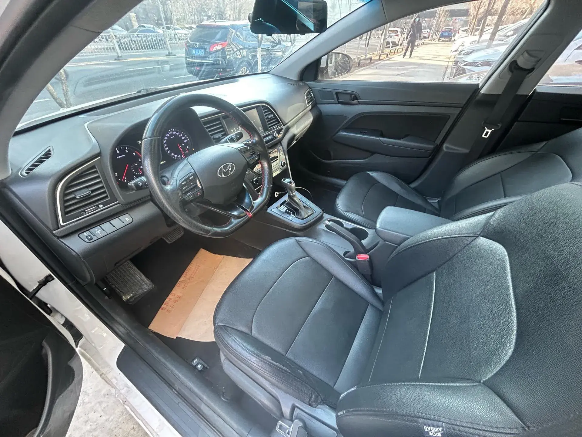 2018 HYUNDAI ELANTRA thumbnail 4