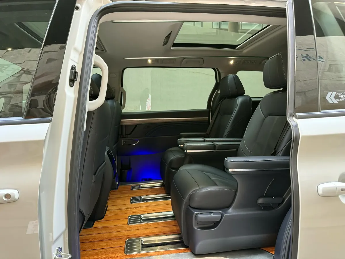 2023 GAC Trumpchi M8 2.0T 252HP L4 8AT,autocango,china used car exporter,china ev exporter,chinese used car exporter,chinese used ev exporter