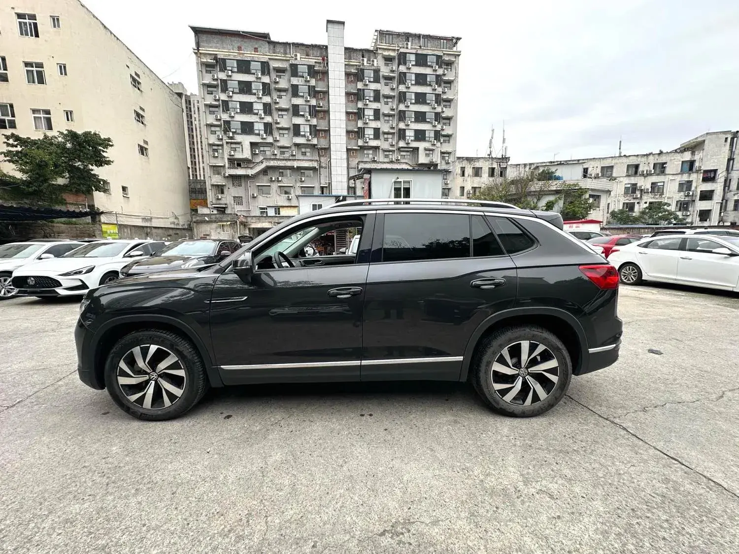 2020 VOLKSWAGEN TAYRON thumbnail 4