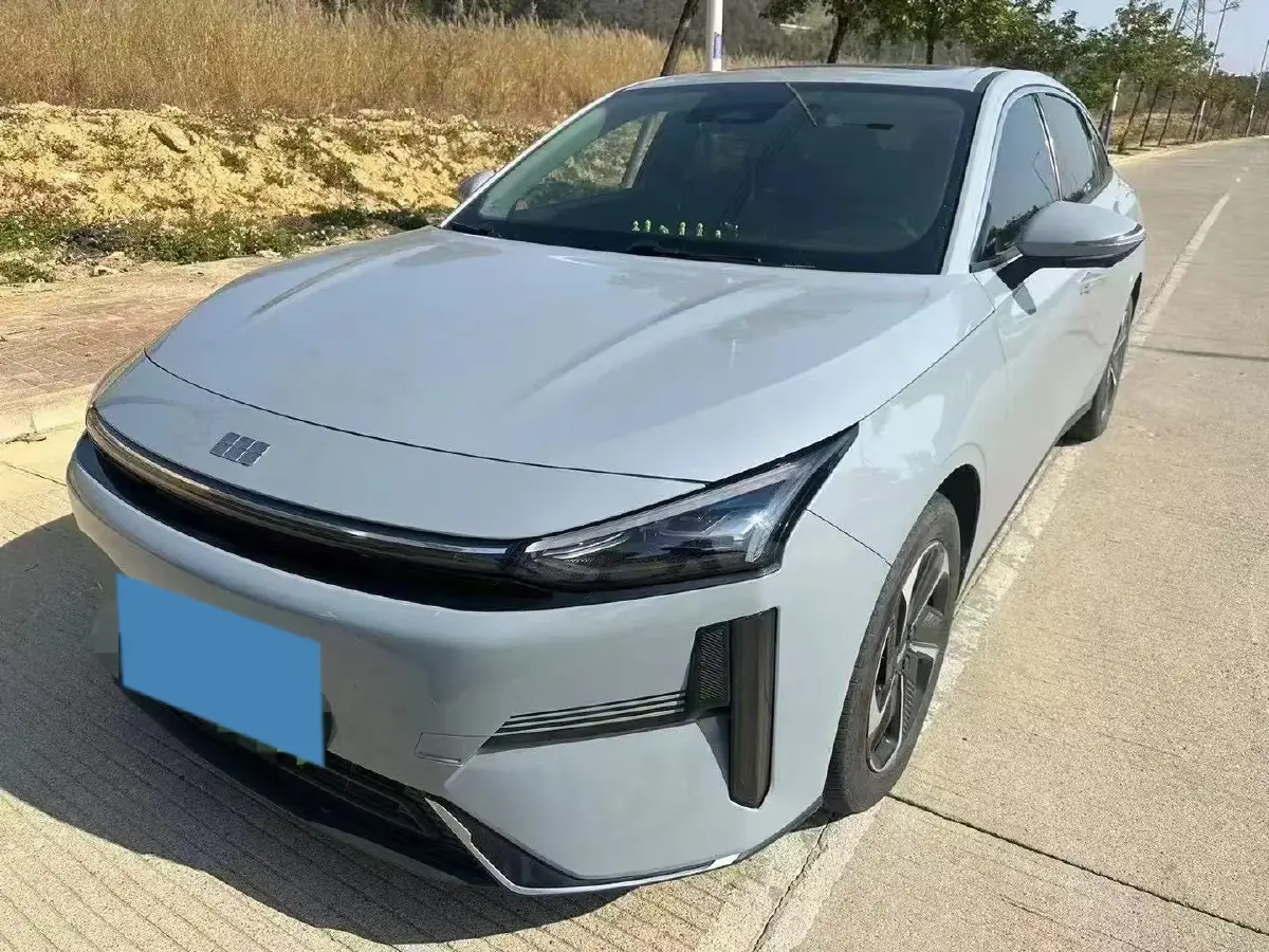 2024 Geely Galaxy L6 1.5T 163HP L4 3DHT PHEV