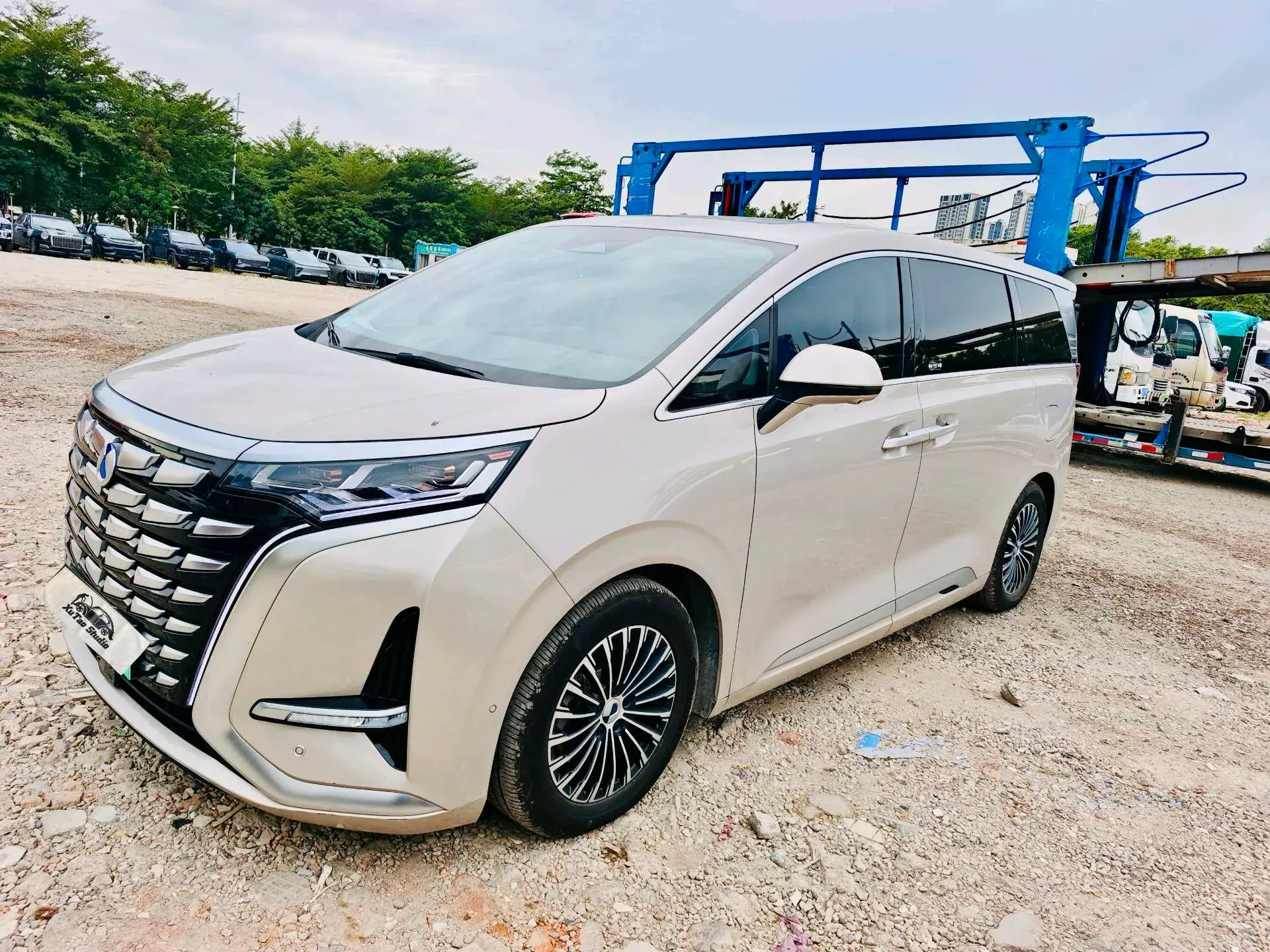 2022 DENZA D9 view 1