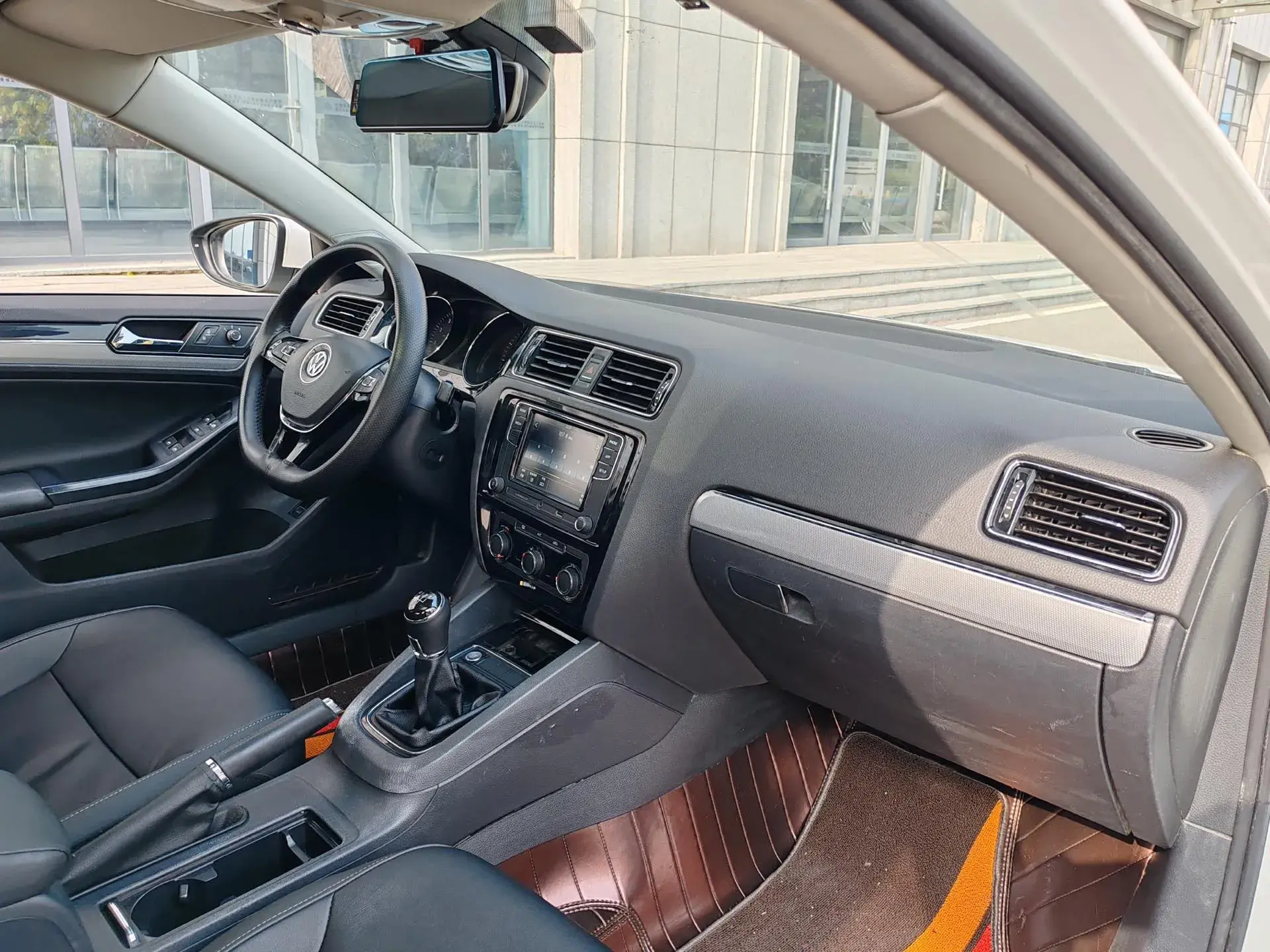 2018 VOLKSWAGEN SAGITAR thumbnail 4