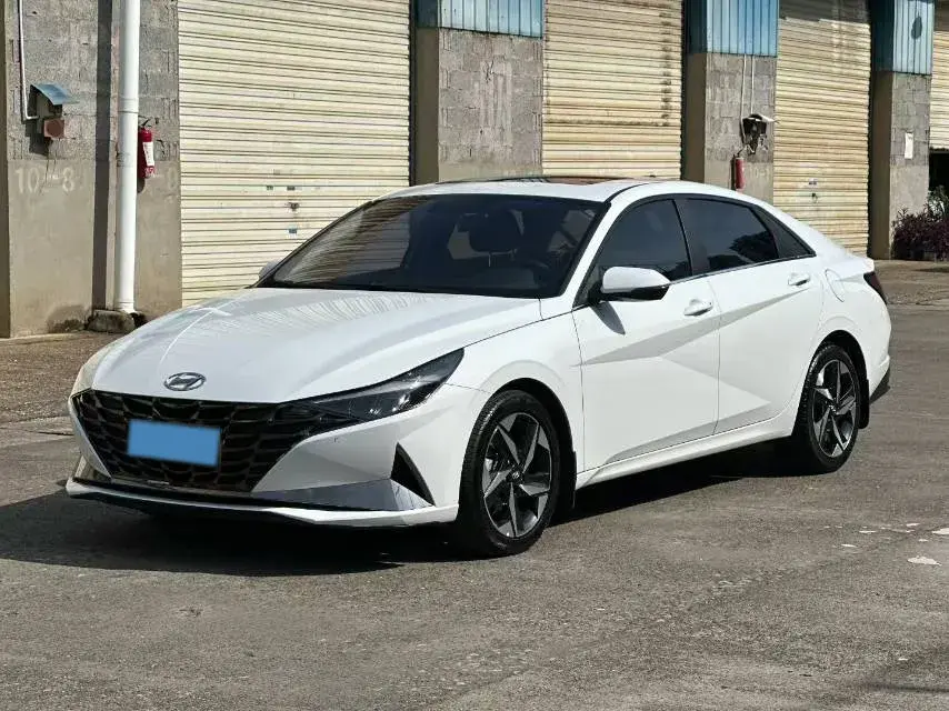 2023 HYUNDAI ELANTRA view 1