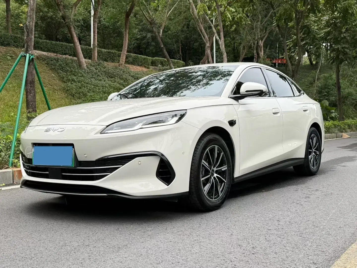 2025 BYD SEAL view 1