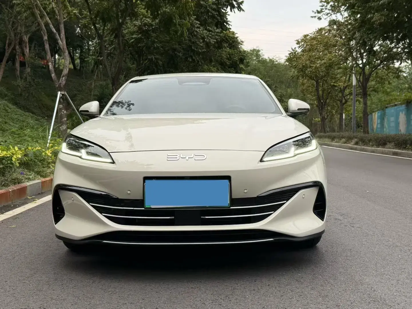 2025 BYD SEAL thumbnail 2