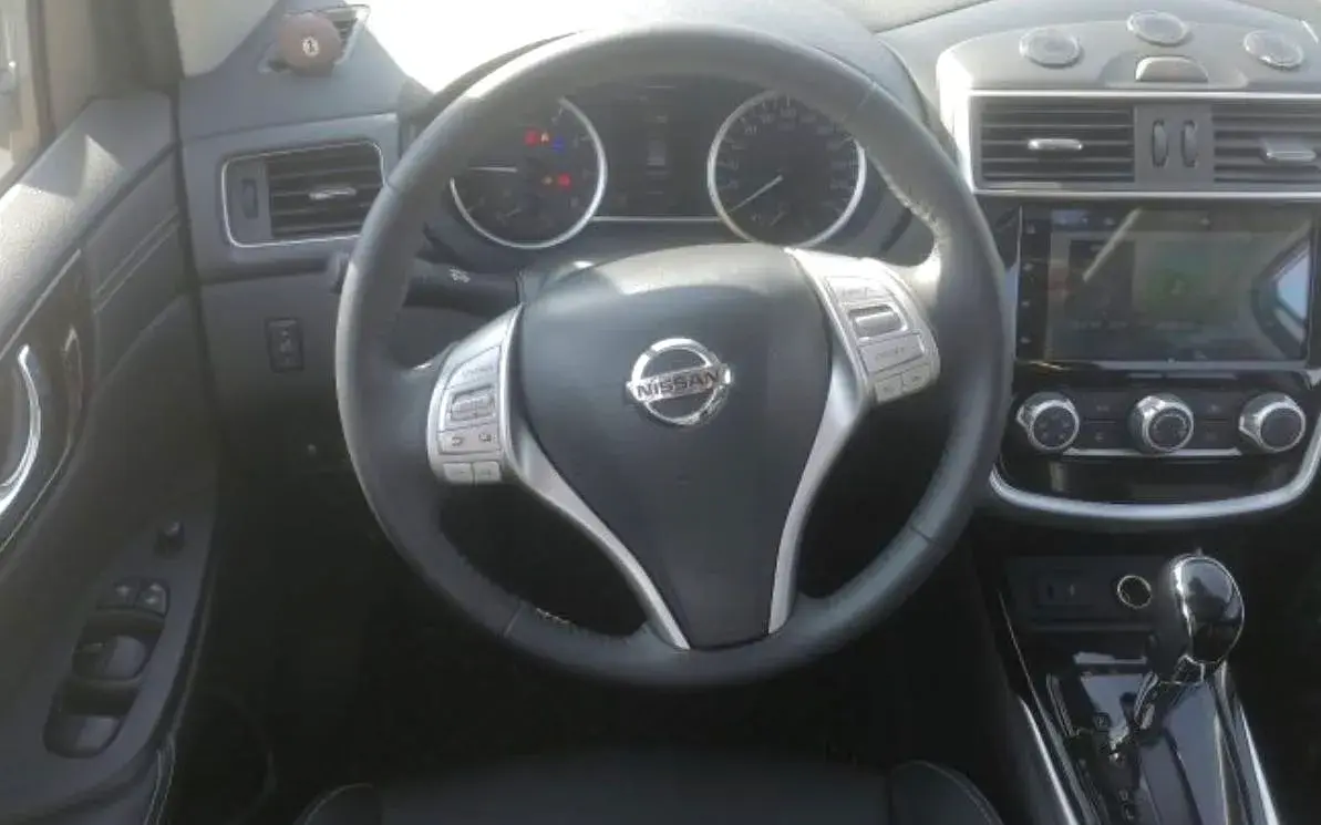 2024 NISSAN TIIDA thumbnail 3