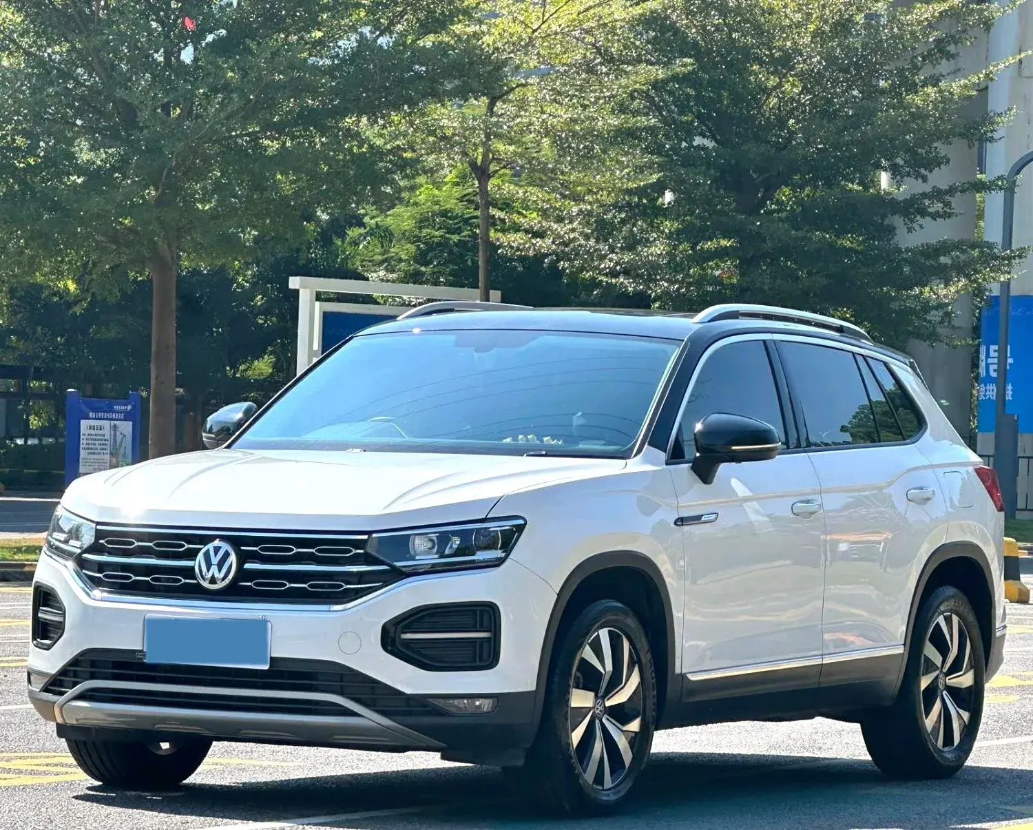 2021 VOLKSWAGEN TAYRON view 1