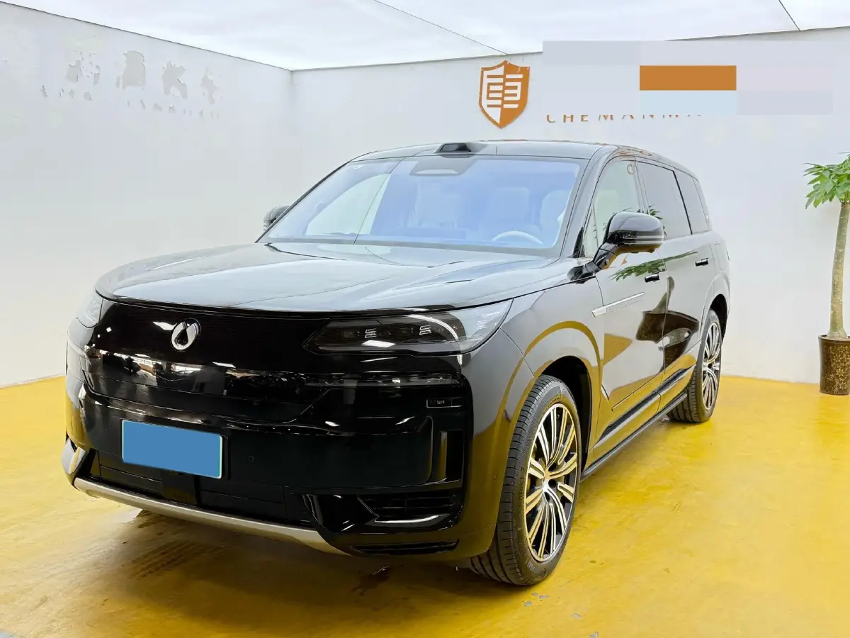 2025 Denza DenzaN9 2.0T 207HP L4 E-CVT PHEV