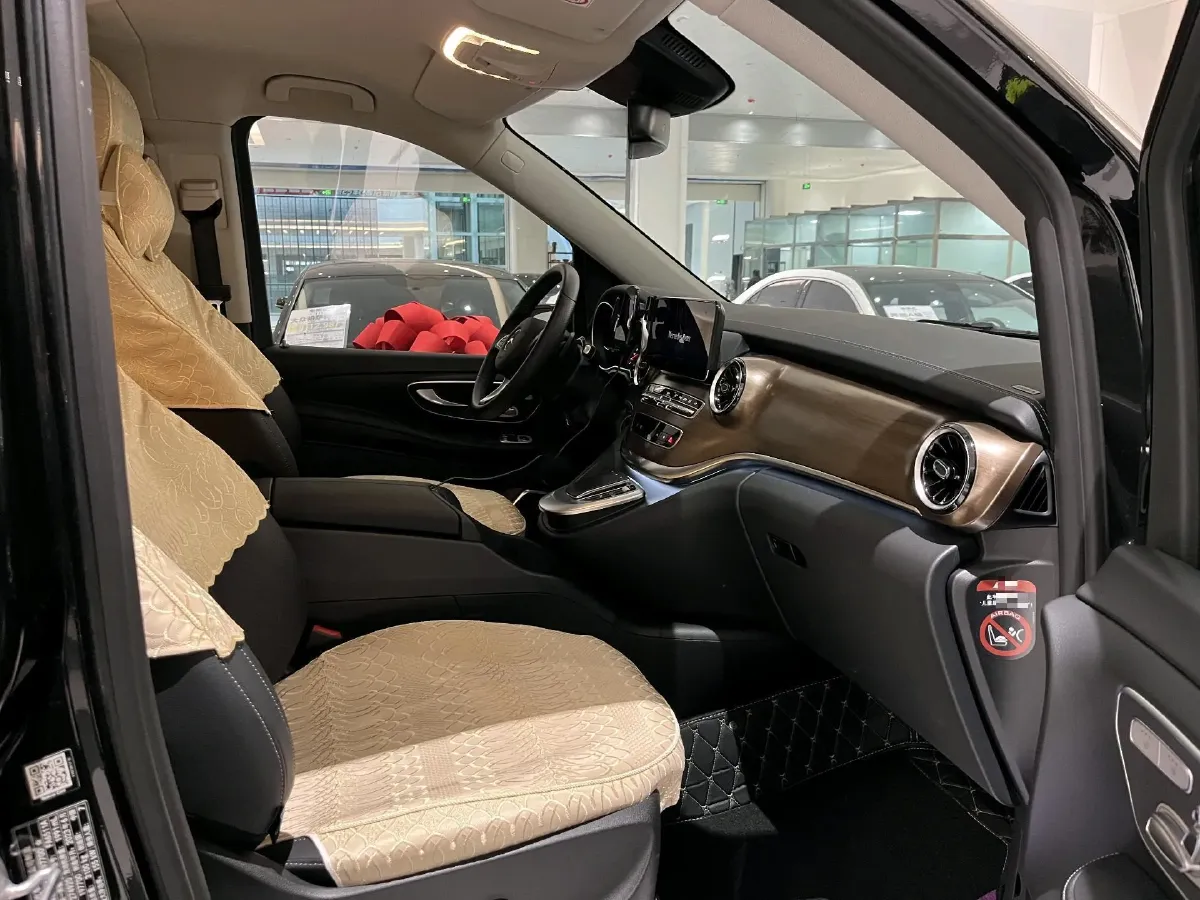 2022 Mercedes-Benz V Class 2.0T 211HP L4 9AT,autocango,china used car exporter,china ev exporter,chinese used car exporter,chinese used ev exporter