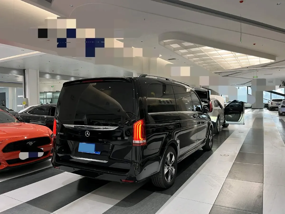2022 Mercedes-Benz V Class 2.0T 211HP L4 9AT,autocango,china used car exporter,china ev exporter,chinese used car exporter,chinese used ev exporter