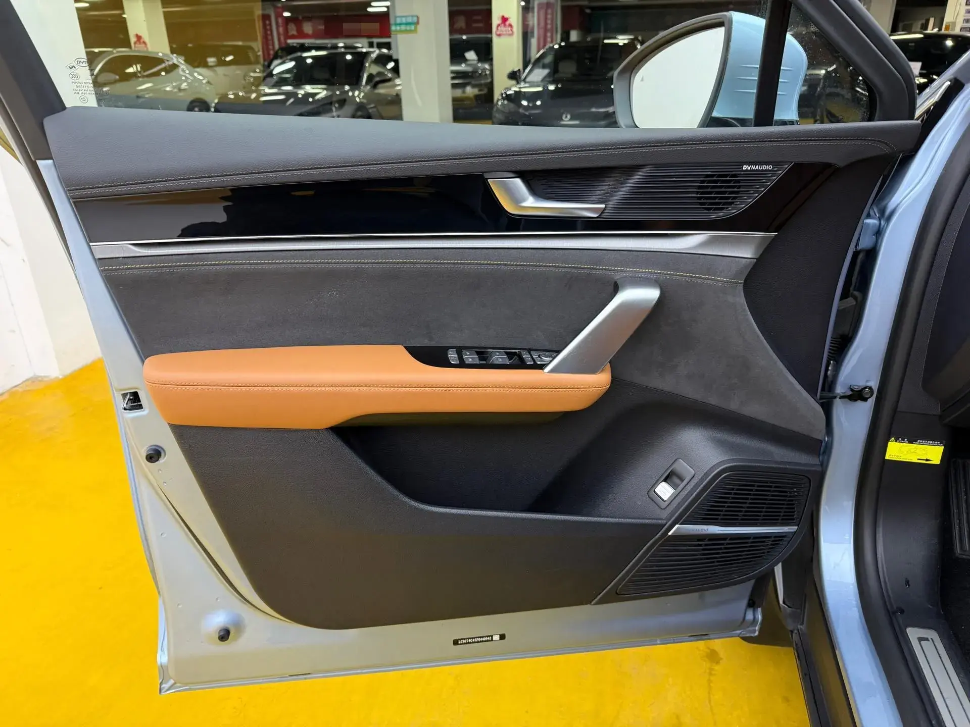 2023 BYD TANG thumbnail 3