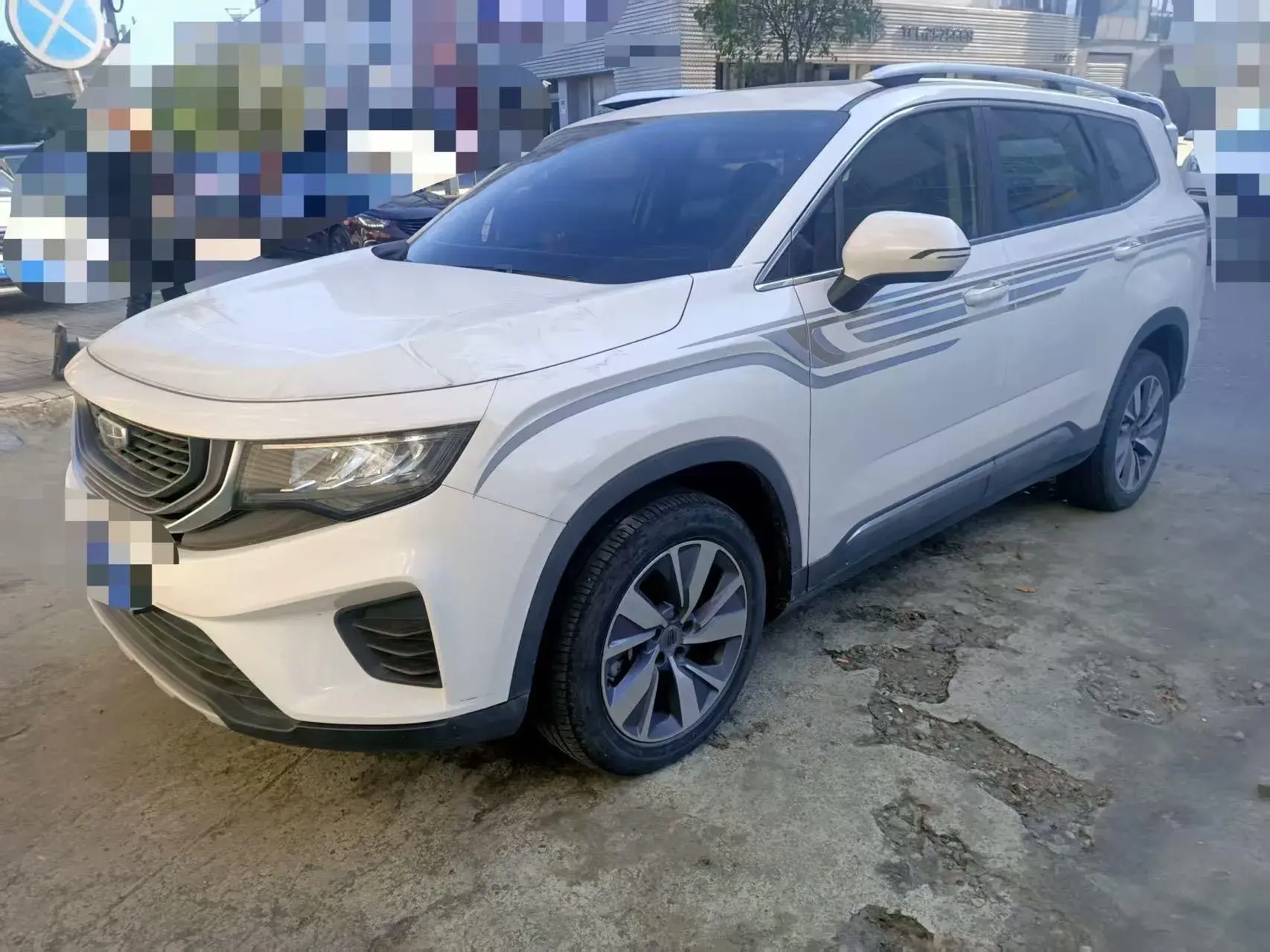 2020 GEELY OKAVANGO view 1