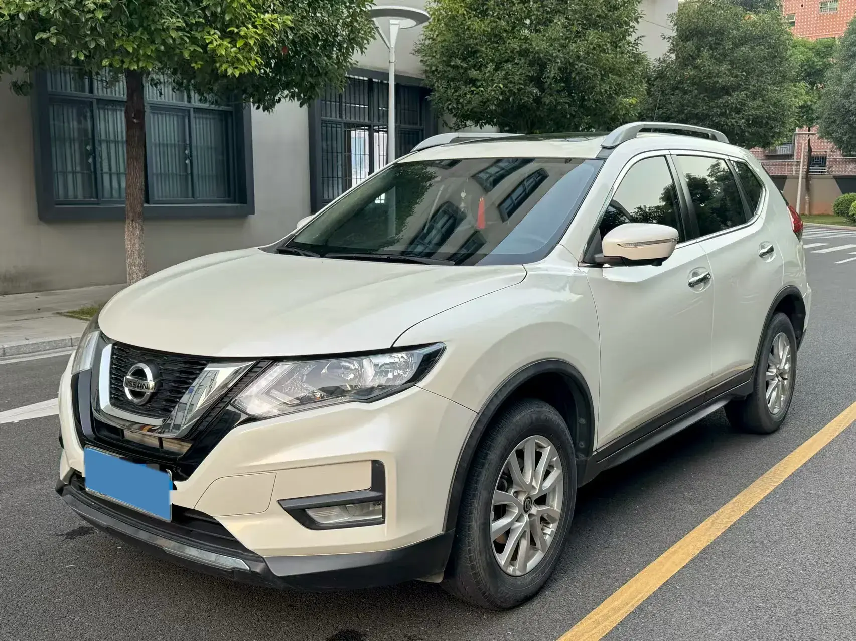 2019 NISSAN X-TRAIL view 1