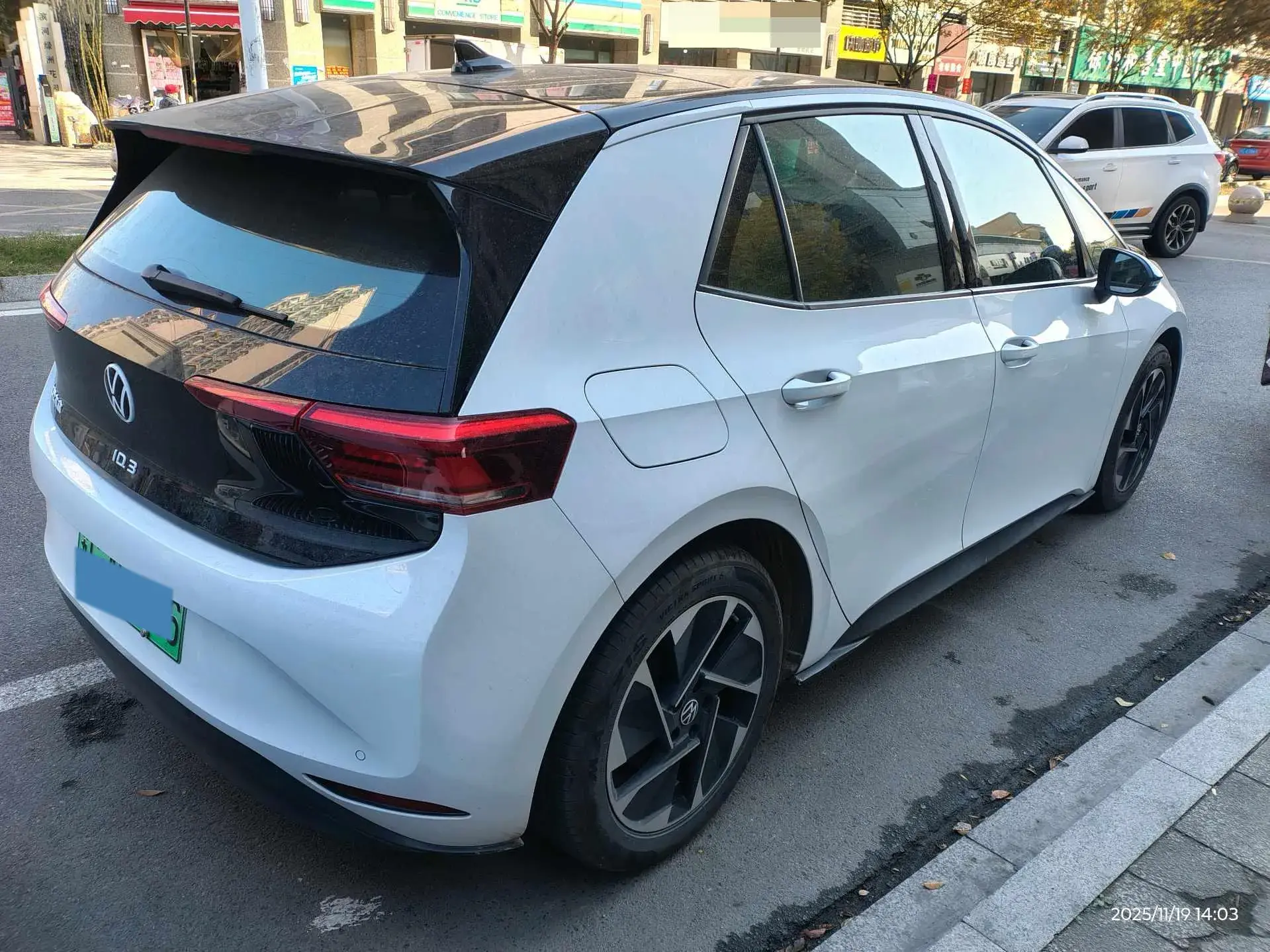 2025 VOLKSWAGEN ID.3 thumbnail 3