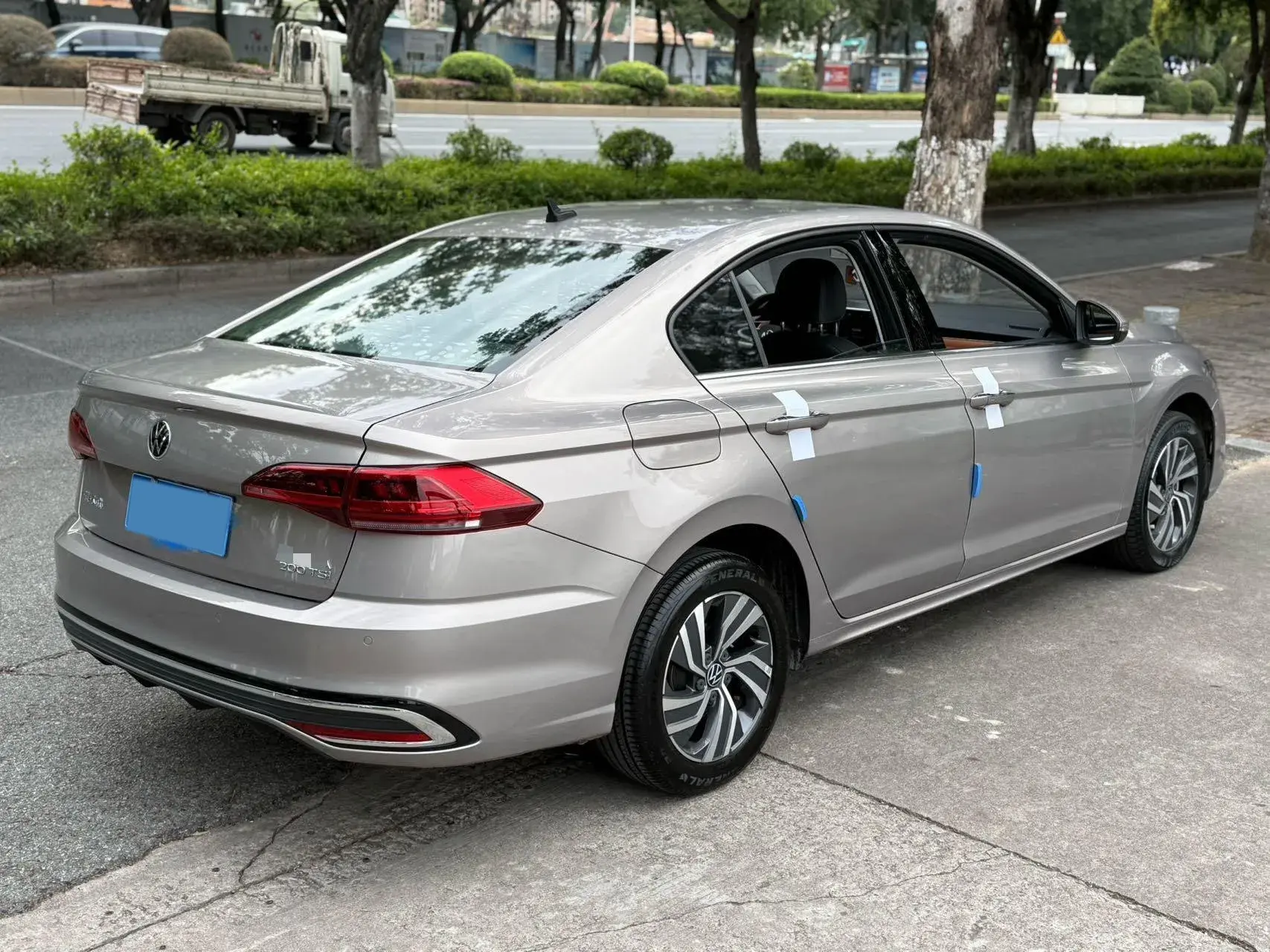 2023 VOLKSWAGEN BORA thumbnail 4