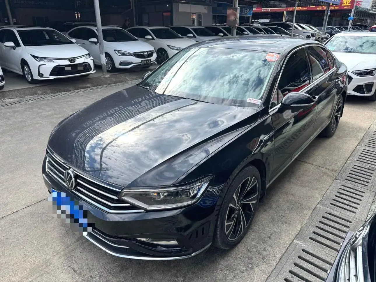 2021 VOLKSWAGEN MAGOTAN view 1