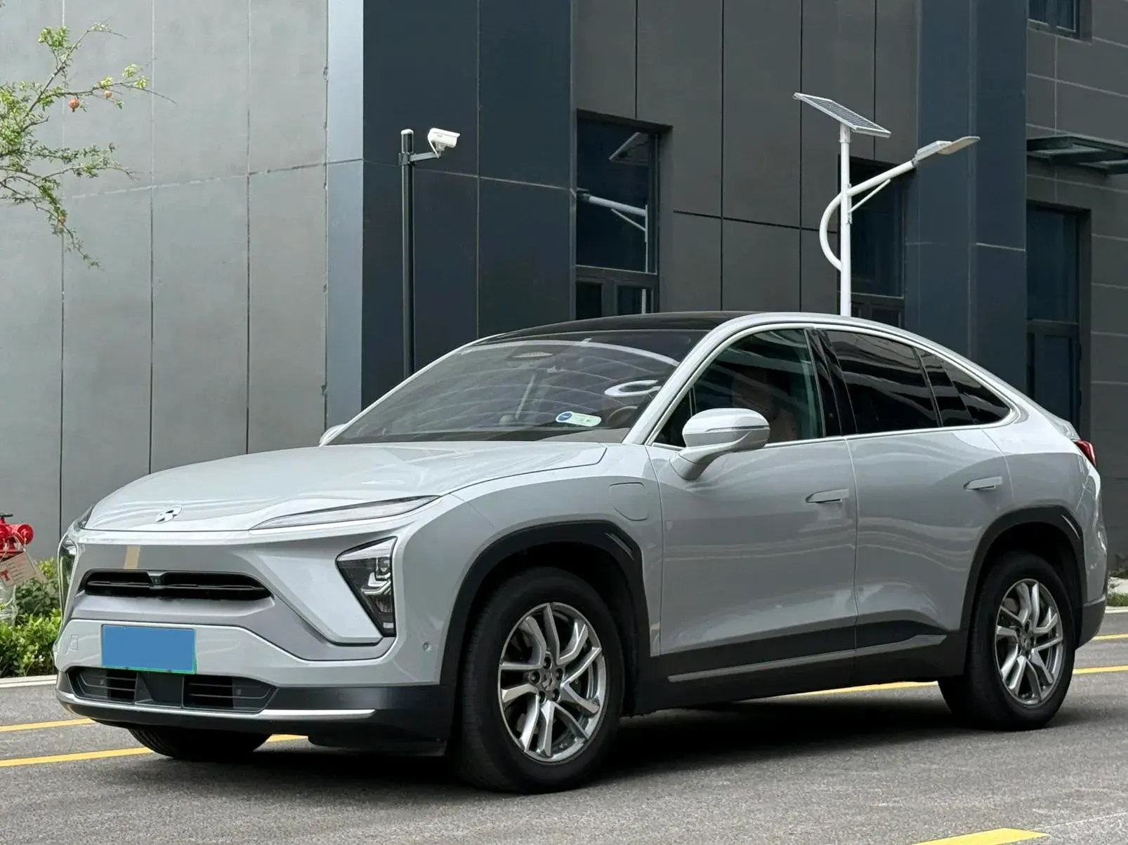 2020 NIO EC6 view 1