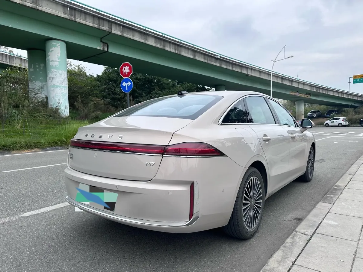 2025 Roewe M7 DMH 1.5L 112HP L4 1DHT PHEV,autocango,china used car exporter,china ev exporter,chinese used car exporter,chinese used ev exporter