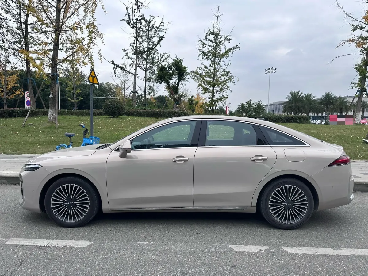 2025 Roewe M7 DMH 1.5L 112HP L4 1DHT PHEV,autocango,china used car exporter,china ev exporter,chinese used car exporter,chinese used ev exporter