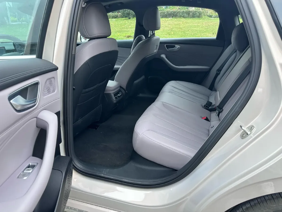 2025 Roewe M7 DMH 1.5L 112HP L4 1DHT PHEV,autocango,china used car exporter,china ev exporter,chinese used car exporter,chinese used ev exporter