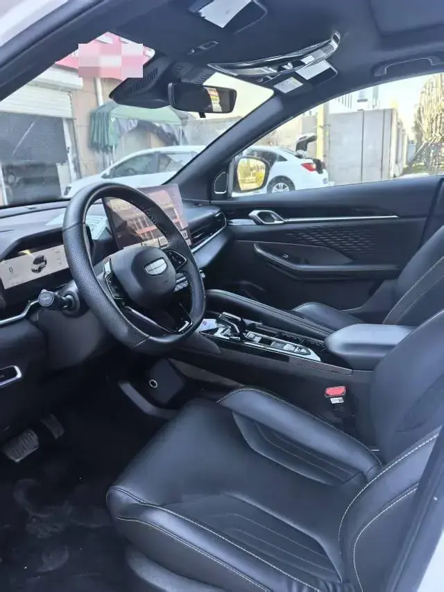 2025 GEELY COOLRAY thumbnail 4