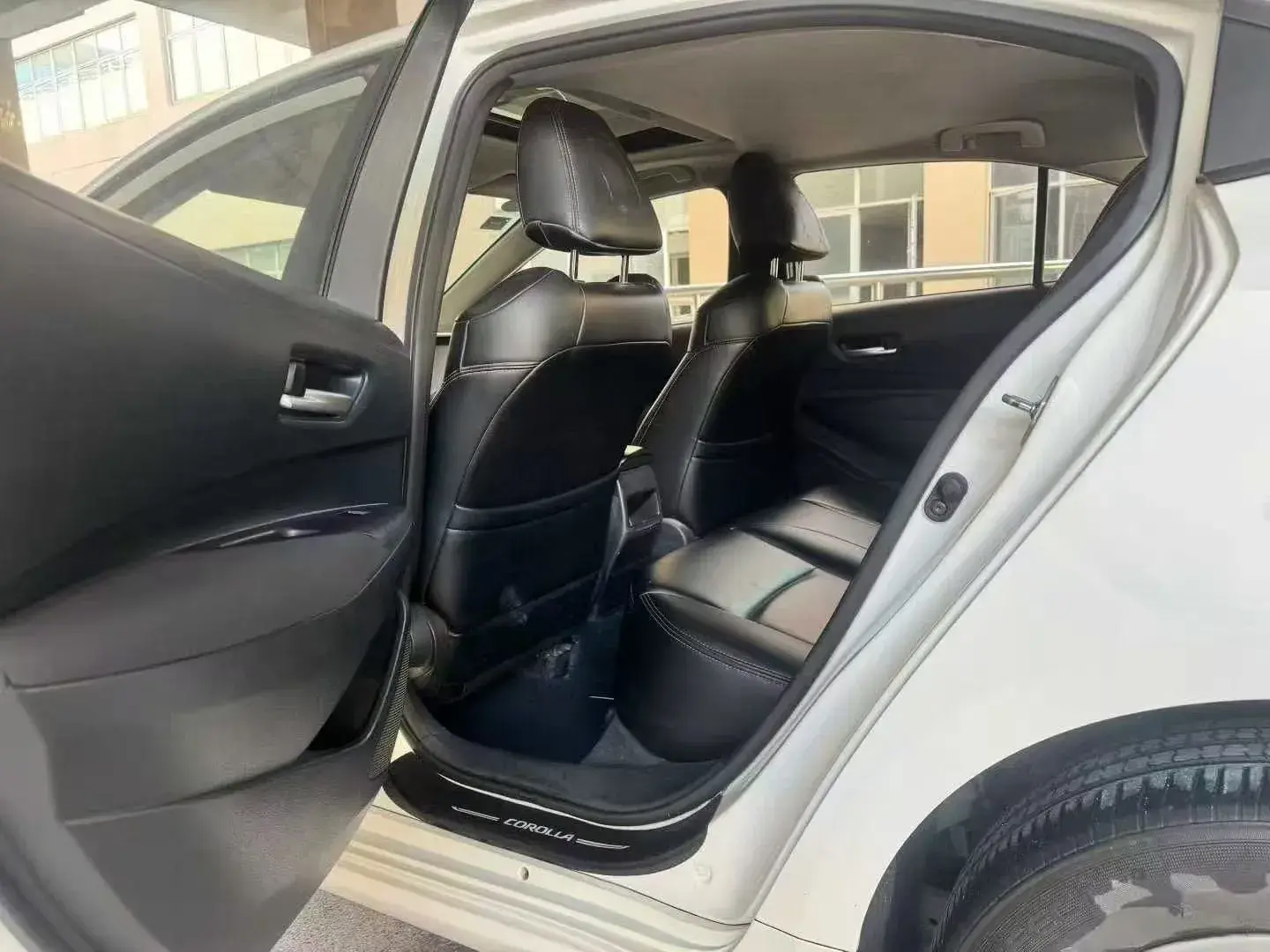 2019 TOYOTA COROLLA thumbnail 3