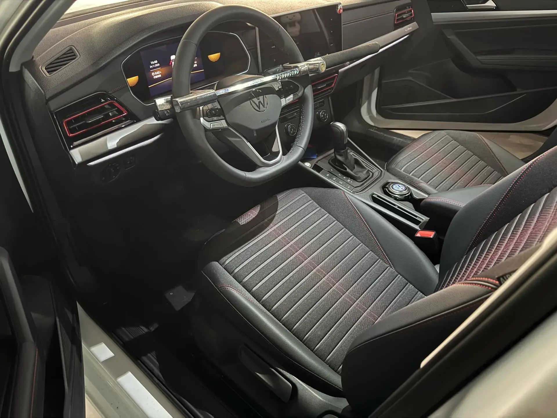 2024 VOLKSWAGEN LAVIDA thumbnail 3