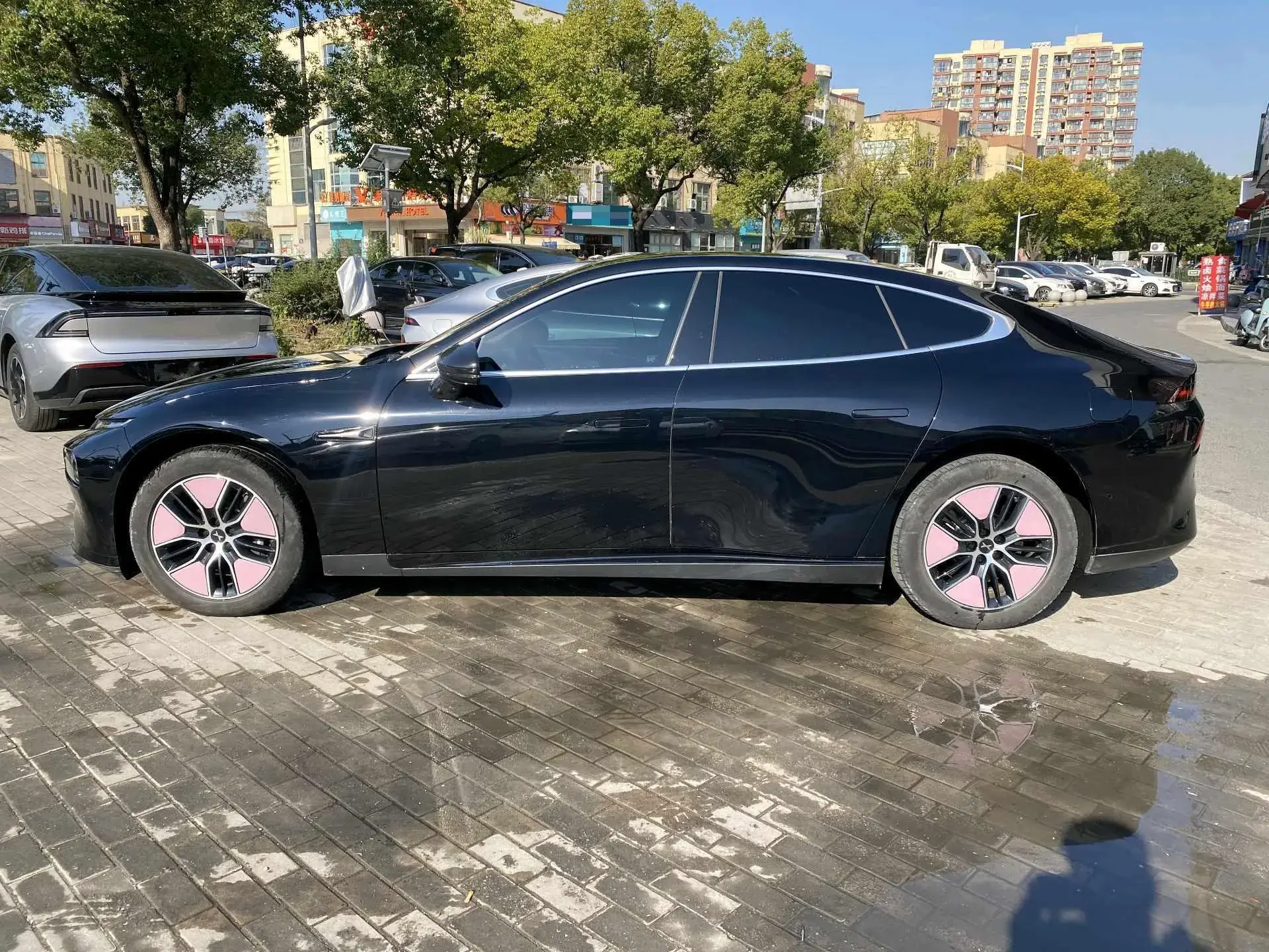 2023 XPENG P7 thumbnail 3