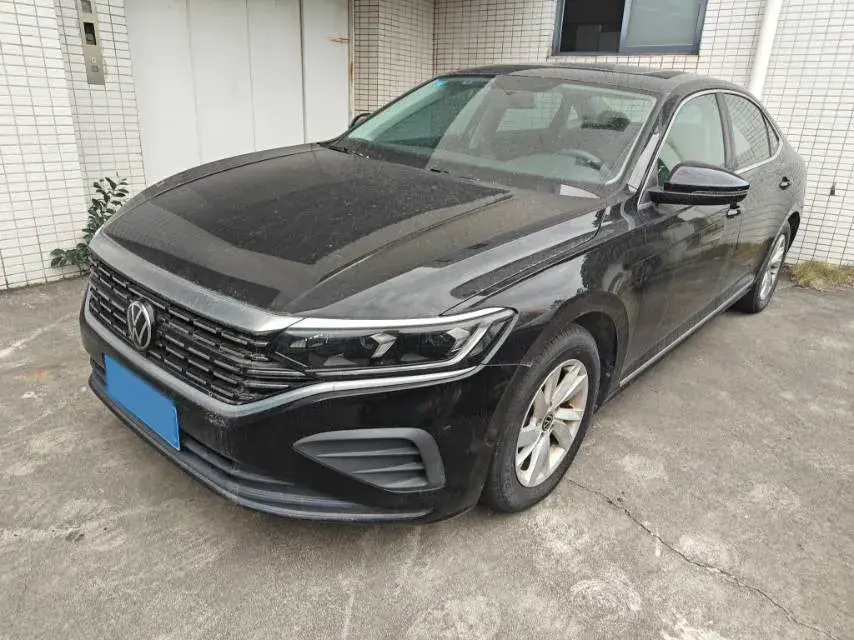 2022 VOLKSWAGEN PASSAT view 1