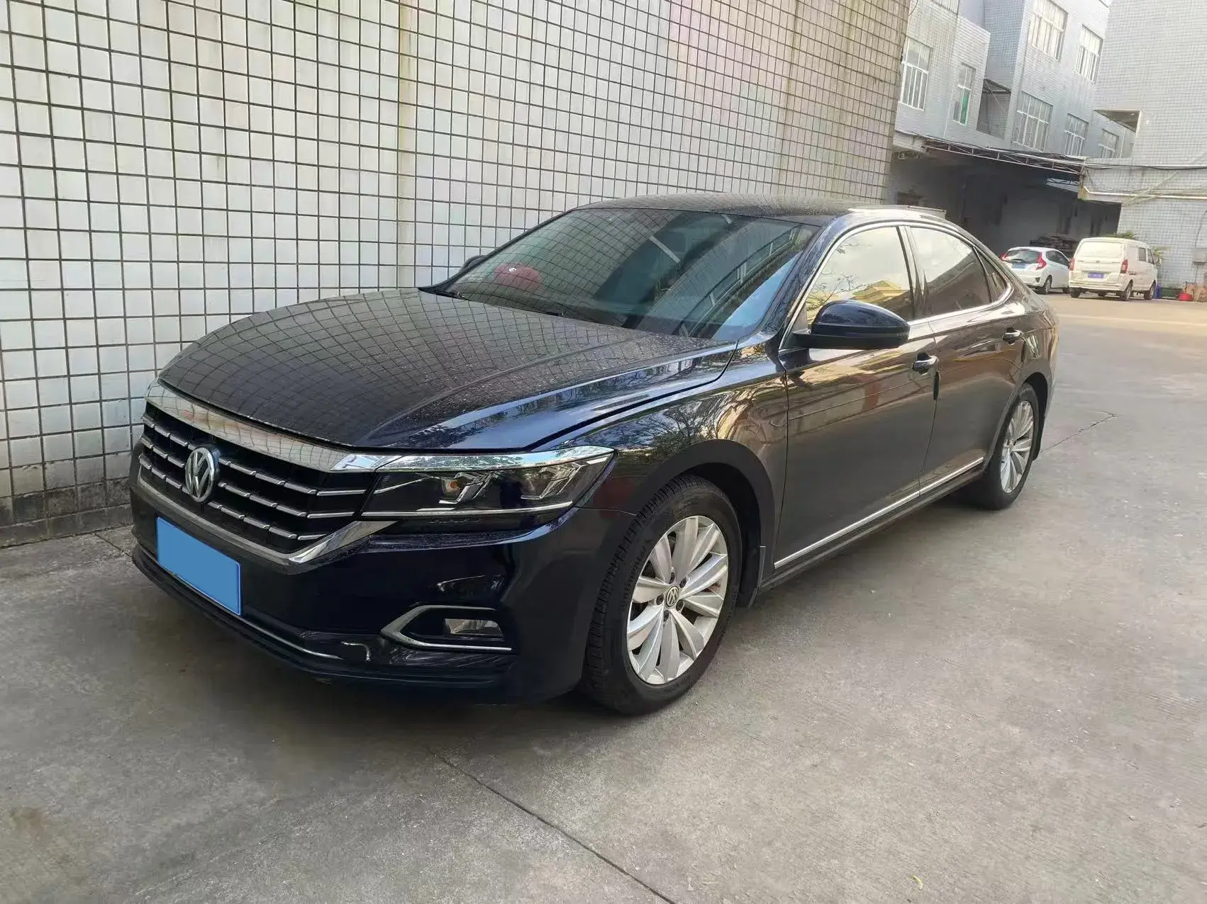 2019 VOLKSWAGEN PASSAT view 1