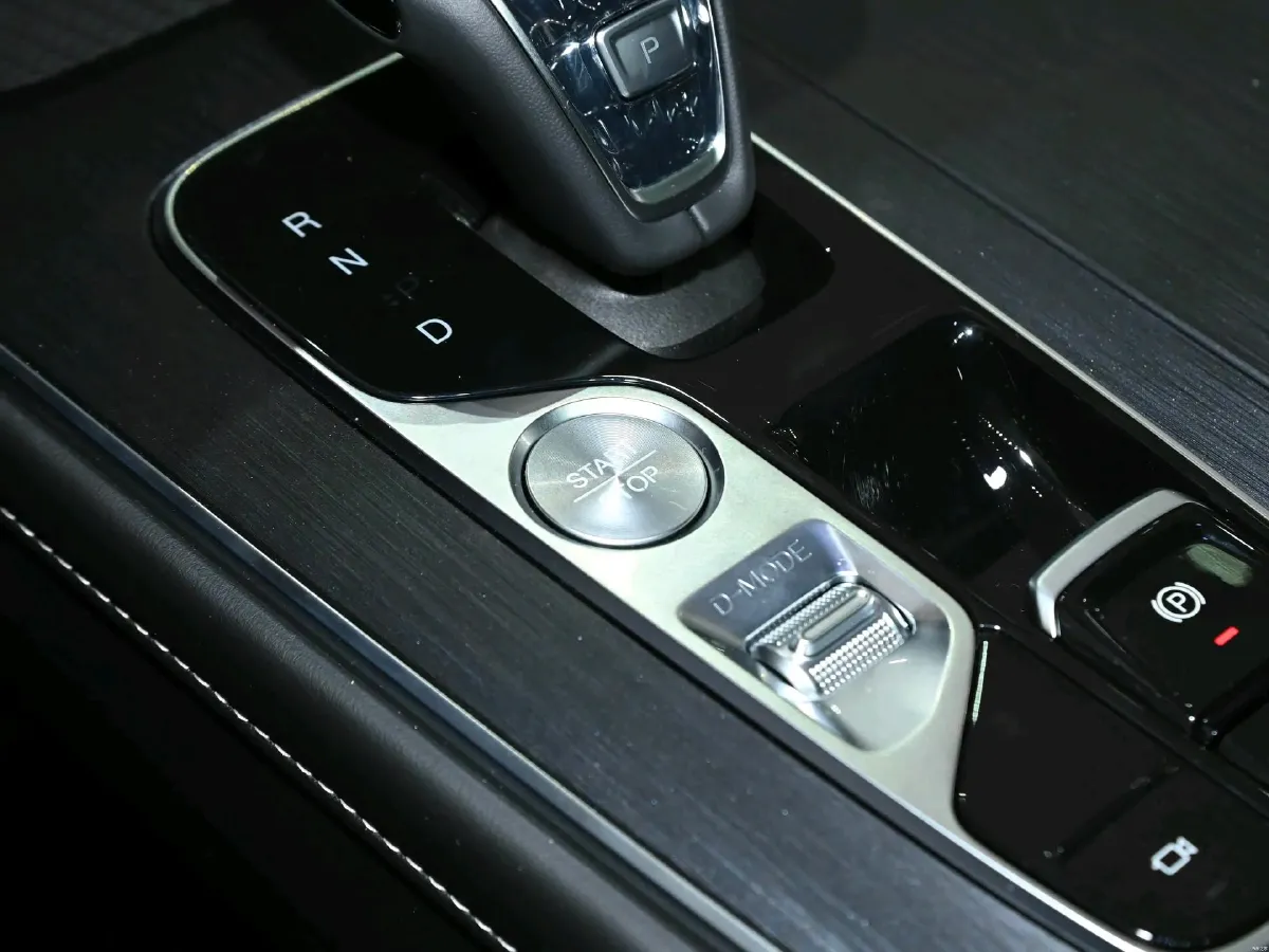 2025 GAC Trumpchi GS8 2.0T 252HP L4 8AT,autocango,china used car exporter,china ev exporter,chinese used car exporter,chinese used ev exporter