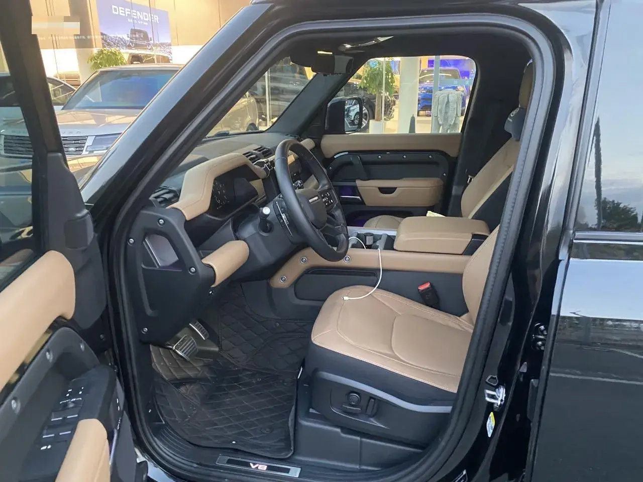 2025 LAND ROVER thumbnail 3