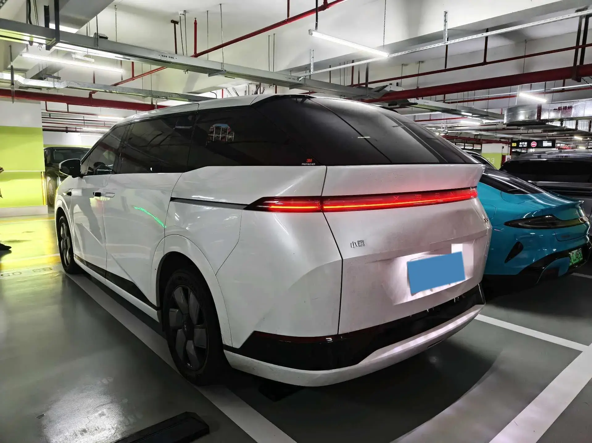 2024 XPENG X9 thumbnail 3