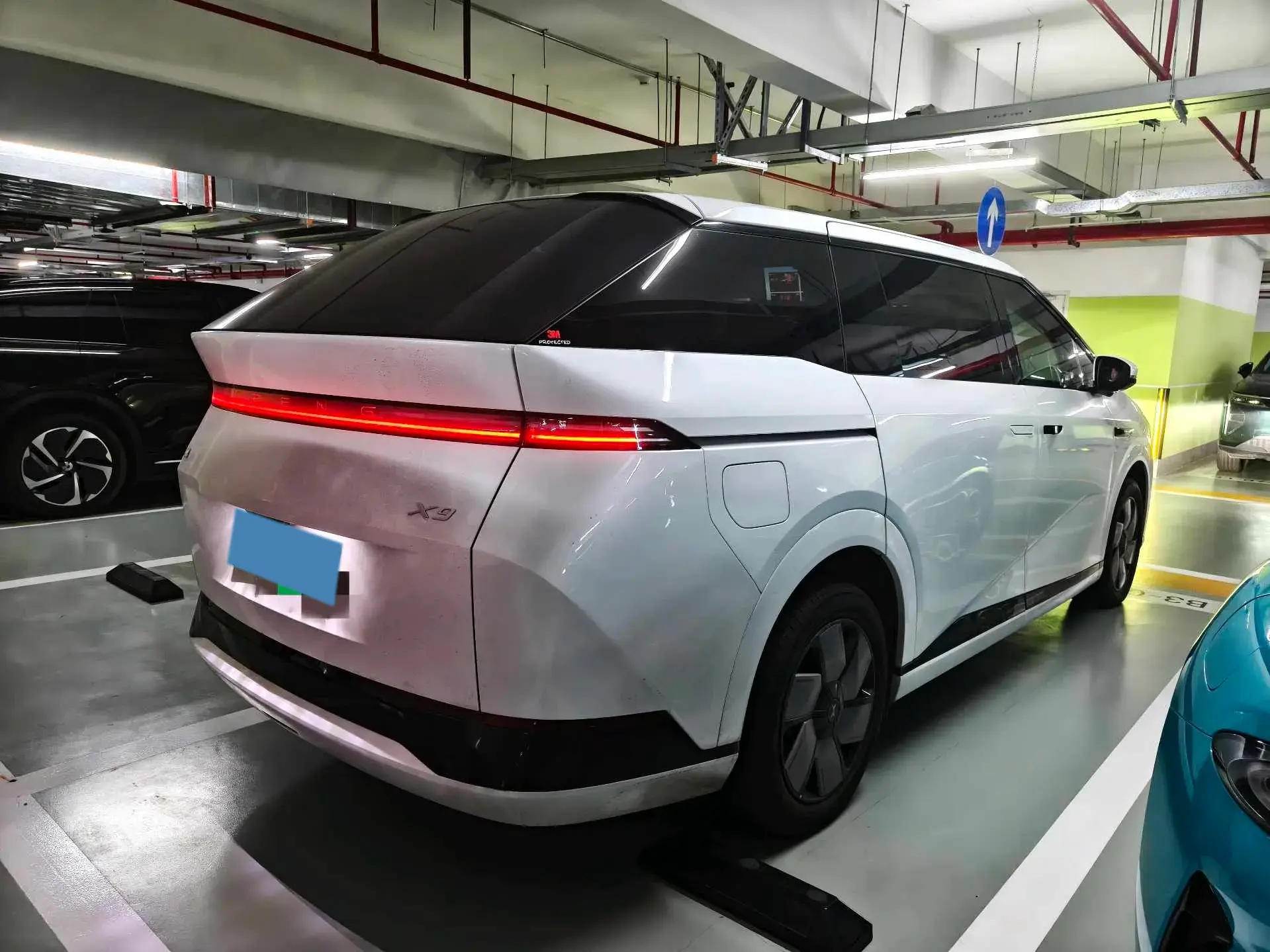 2024 XPENG X9 thumbnail 4