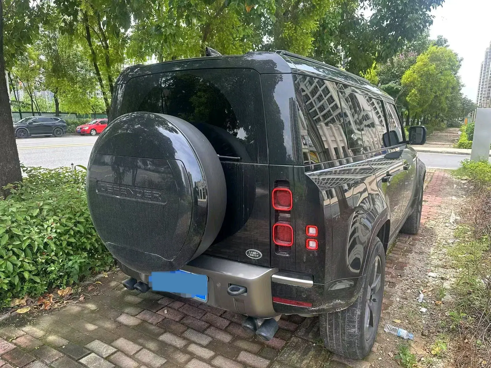 2023 LAND ROVER thumbnail 3