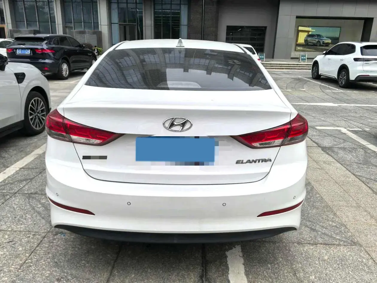 2019 HYUNDAI ELANTRA thumbnail 3